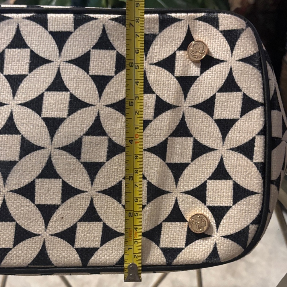 Spartina 449 Black and Cream Kiawah Geometric Pattern Tote - Picture 12 of 13
